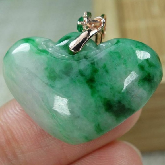 Certified Green 100% natural A jadeite jade Pendant~RuYi 如意 - Picture 9 of 10